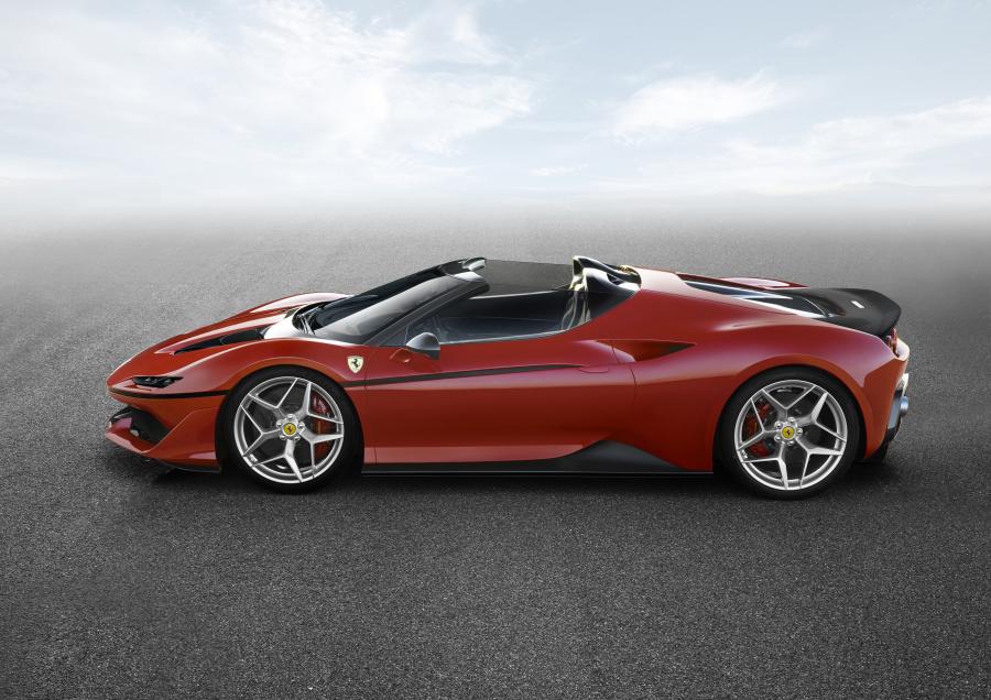  Ferrari J50 2016 года  (фото 2 из 7)